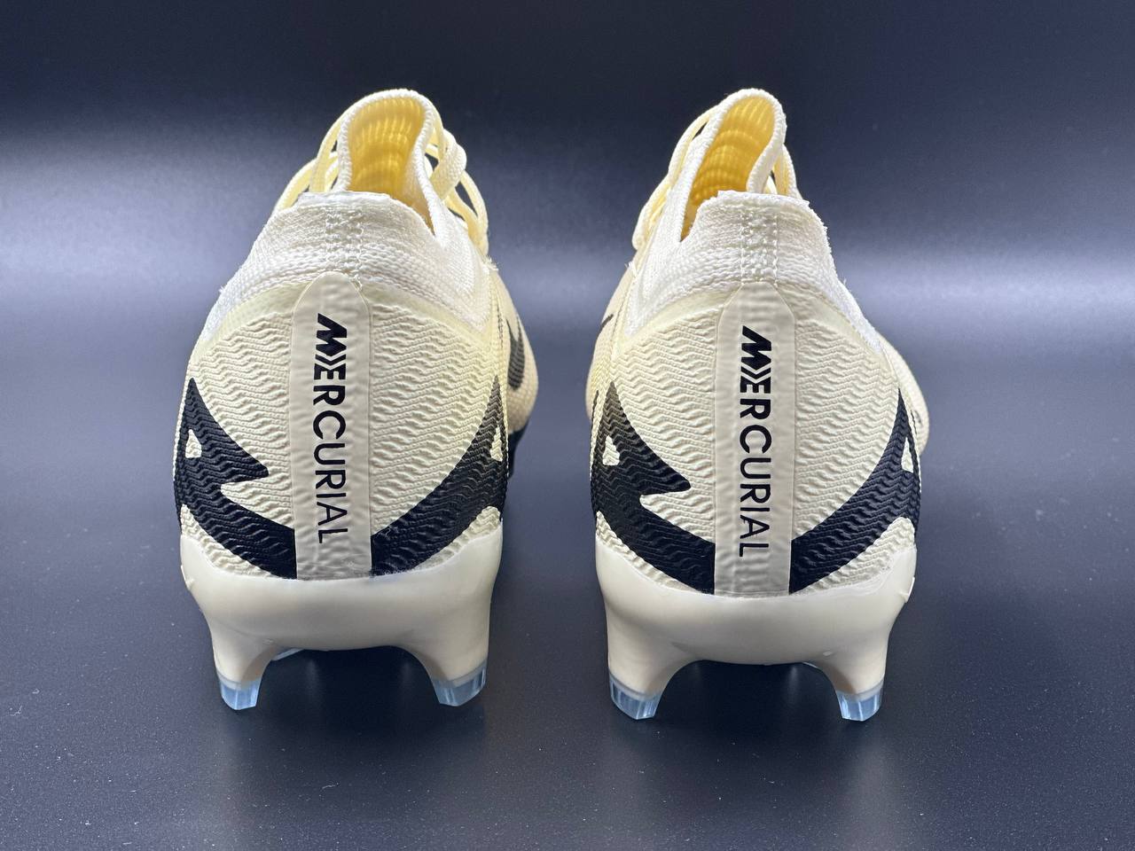 Футбольные бутсы Nike Air Zoom Mercurial Vapor 15 Pro FG бежевые